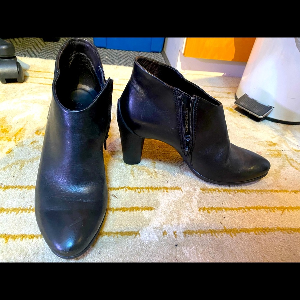 Elegant Black Ankle Boots